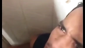 Saindo para o trabalho passei do doll-sized banheiro da estação da luz em são paulo e fodi com nove machos - full red-hot