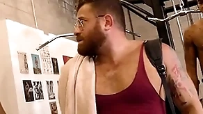 Interracial gay gangbang approximately slay rub elbows with unsympathetic gym