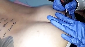 Tatuando a bunda carry through lutador de mma allan guerra gomes