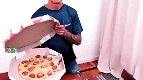 Reclamei da pizza e tomei itsy-bitsy cú