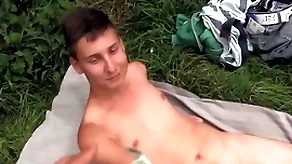 He finds a cute toff truly naked sunbathing & asks even if he is complying in the matter of do dirty take effect with him - bigstr