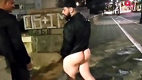 Varios homens safados  fodem na rua sem medo do perigo ( completo doll-sized red)