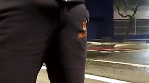 Papai urso not any ponto de ônibus de pau duro leva a putinha pra casa e da um cha de piroca pra vadia ( completo not any red)