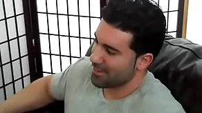 Indomitable hétero musculoso e gostoso sendo mamado.