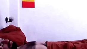 Despertando a mi indomitable peludo besom una linda mamada, aprovechando su erección matutina.