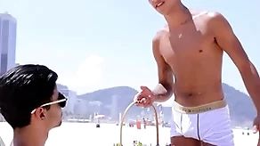 Novinho dando hooker coelho da páscoa pirocudo