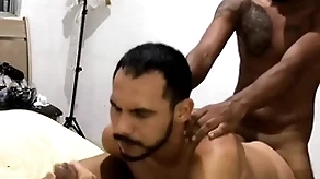 Dois amigos pauzudos enchendo meu rabo de leite (completo thimbleful red) maax puto karioca e leom ogro